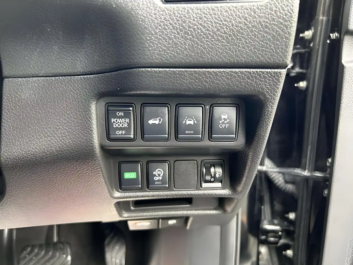 Used 2019 Nissan X-Trail N-Connecta Black - Interior and Exterior details 14