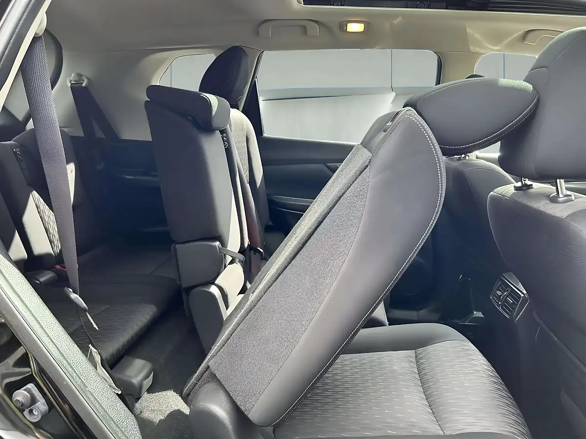 Used 2019 Nissan X-Trail N-Connecta Black - Interior and Exterior details 16