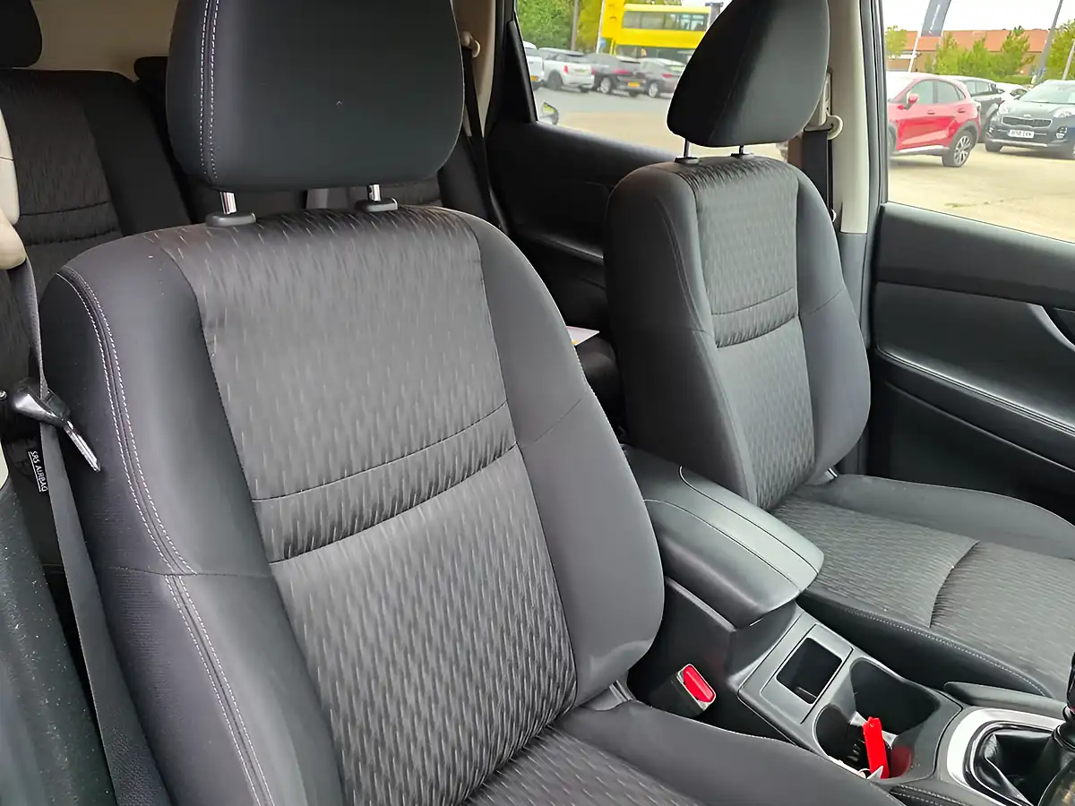 Used 2019 Nissan X-Trail N-Connecta Black - Interior and Exterior details 14