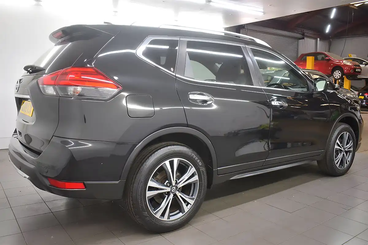 Used 2019 Nissan X-Trail N-Connecta Black - Front View