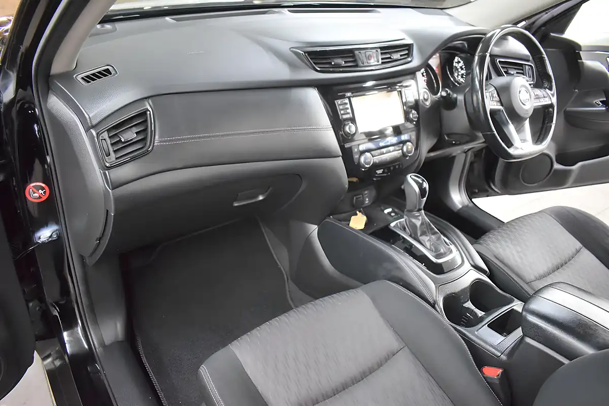 Used 2019 Nissan X-Trail N-Connecta Black - Interior and Exterior details 3