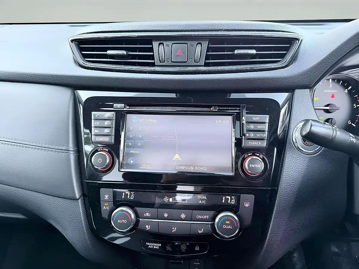 Used 2019 Nissan X-Trail N-Connecta Grey - Interior and Exterior details 12