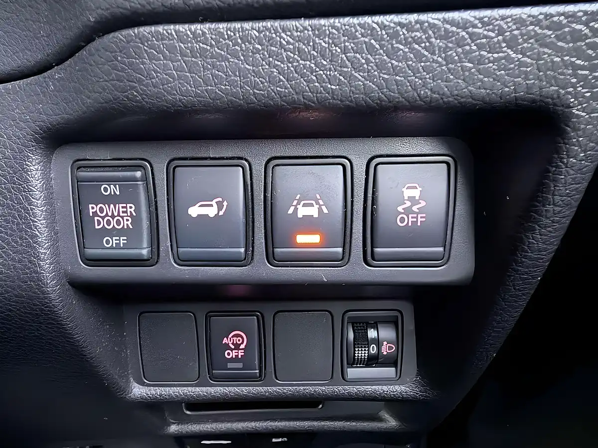 Used 2019 Nissan X-Trail N-Connecta Grey - Interior and Exterior details 16