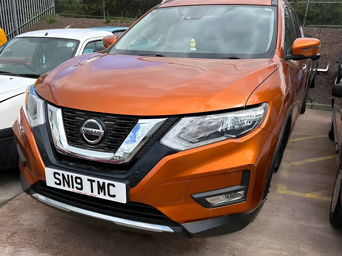 Used 2019 Nissan X-Trail N-Connecta Orange - Front View