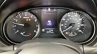 Used 2019 Nissan X-Trail N-Connecta Red - Interior and Exterior details 17