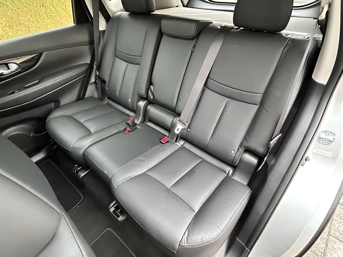 Used 2019 Nissan X-Trail Tekna Silver - Interior and Exterior details 13