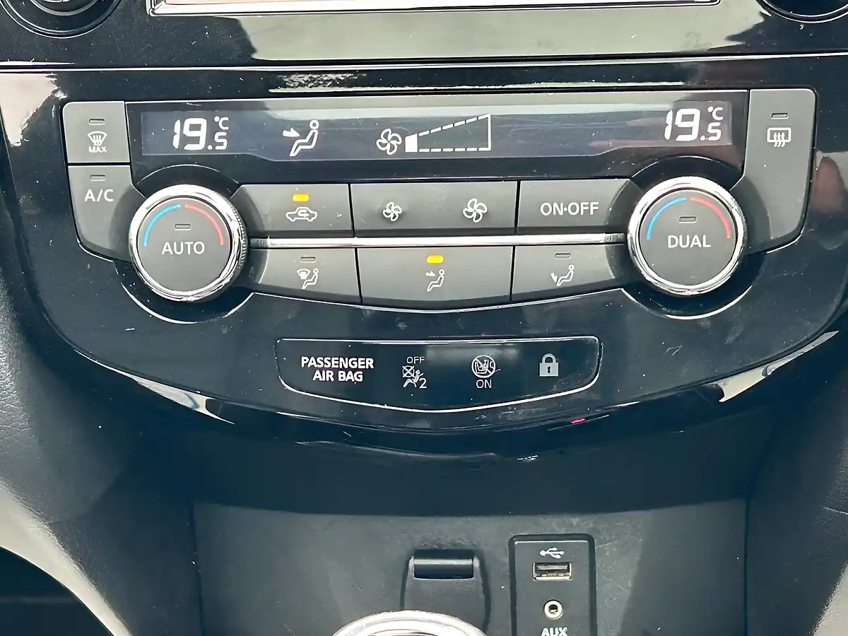 Used 2019 Nissan X-Trail Tekna Silver - Interior and Exterior details 15