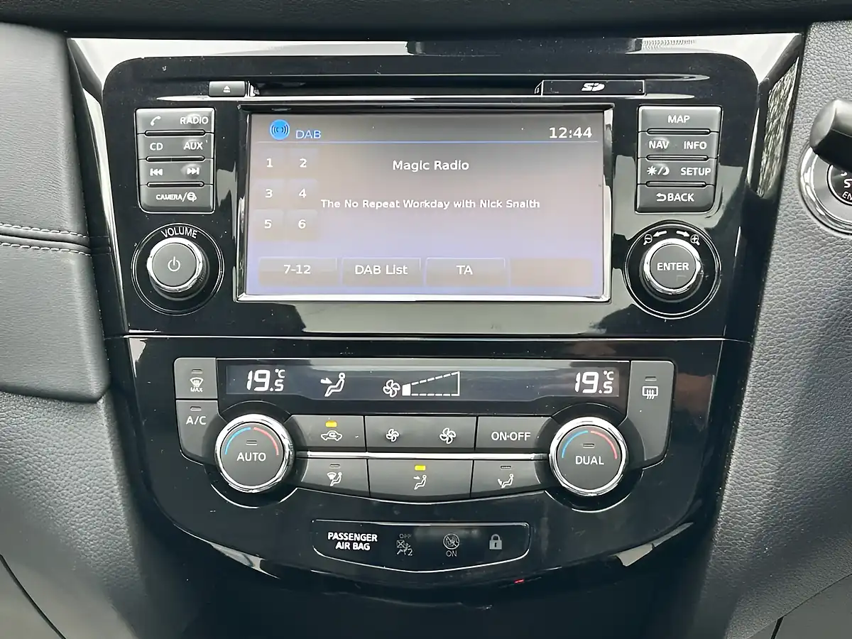 Used 2019 Nissan X-Trail Tekna Silver - Interior and Exterior details 16
