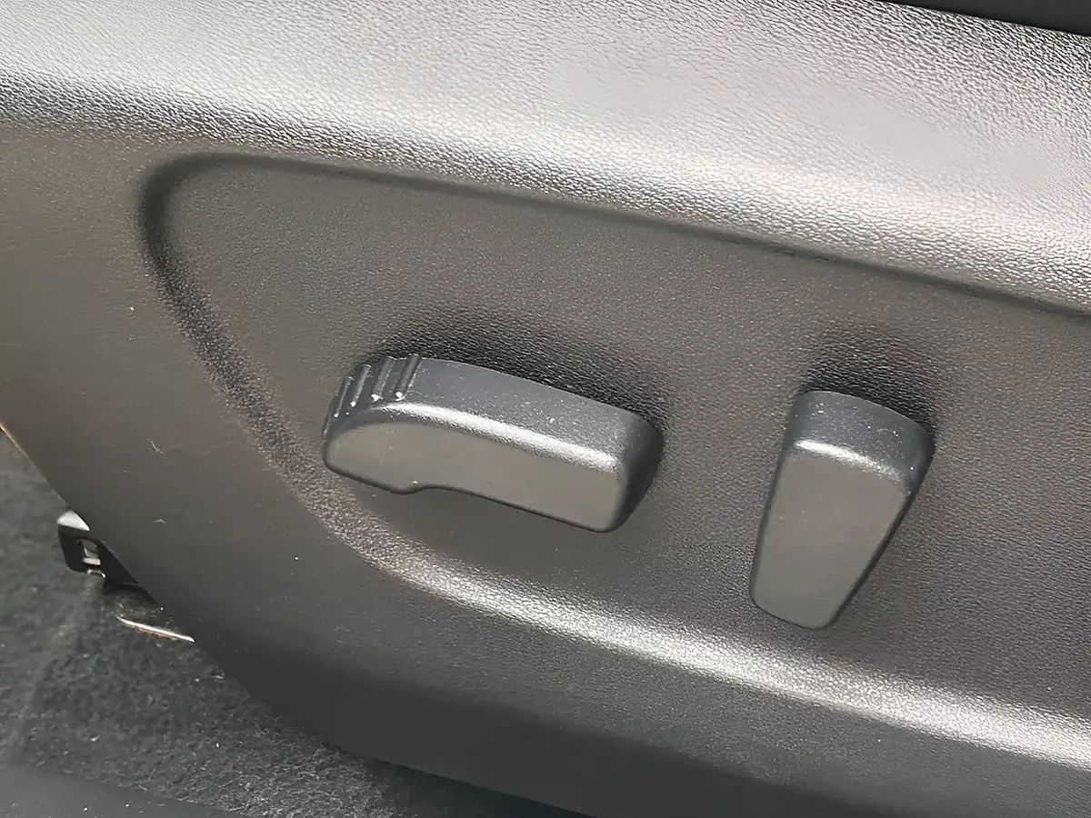 Used 2019 Nissan X-Trail Tekna White - Interior and Exterior details 14