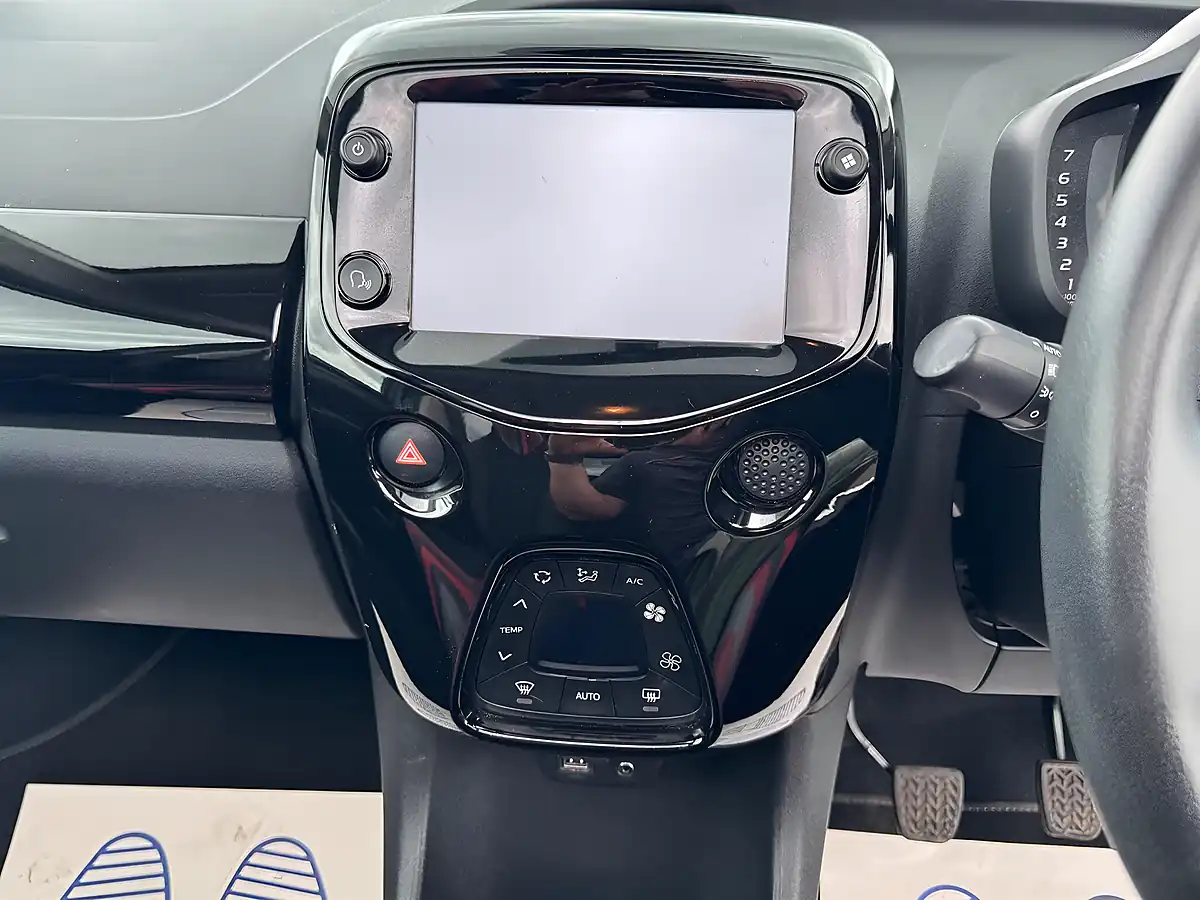 Used 2019 Peugeot 108 Collection Top Grey - Interior and Exterior details 18