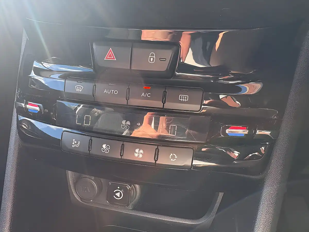 Used 2019 Peugeot 2008 Allure Black - Interior and Exterior details 17