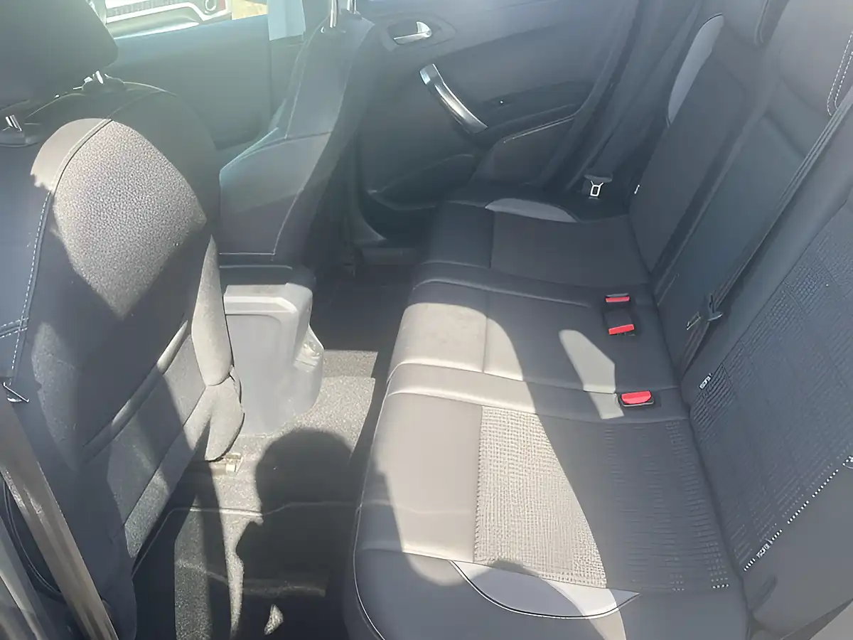 Used 2019 Peugeot 2008 Allure Grey - Interior and Exterior details 17