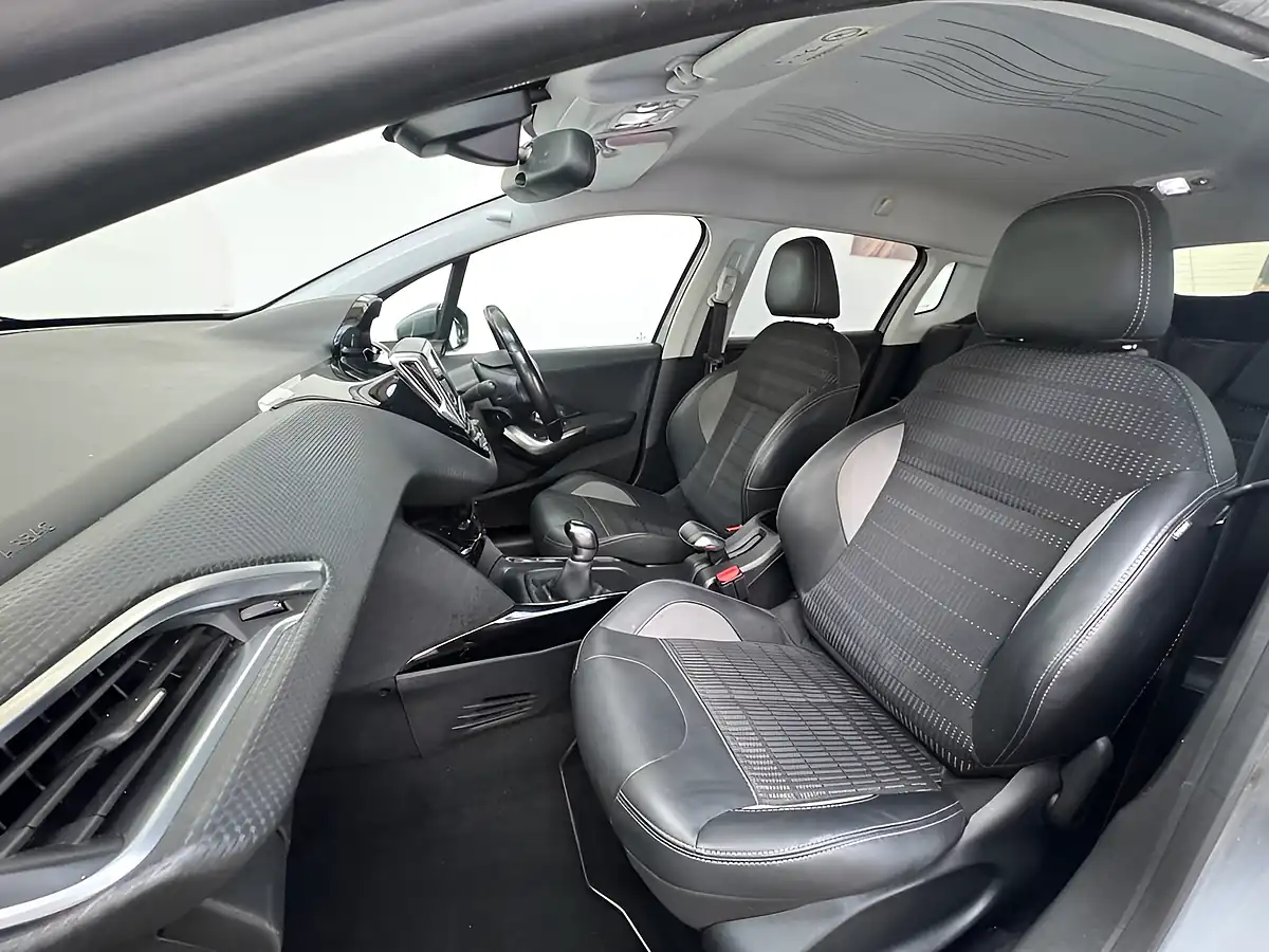 Used 2019 Peugeot 2008 Allure Grey - Interior and Exterior details 17