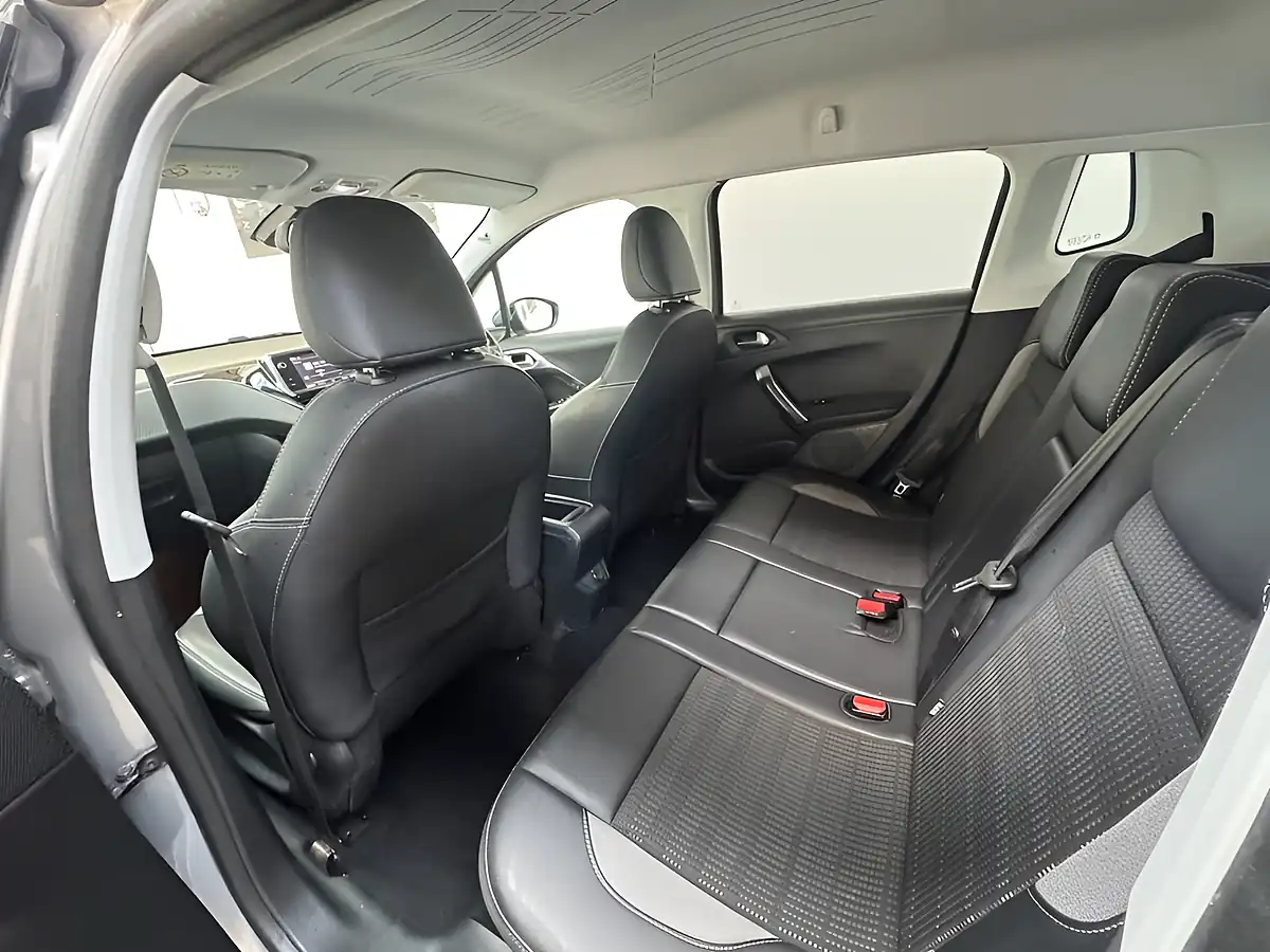 Used 2019 Peugeot 2008 Allure Grey - Interior and Exterior details 18