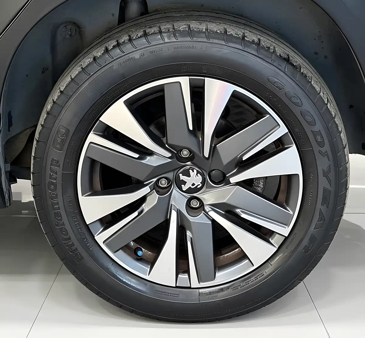 Used 2019 Peugeot 2008 Allure Grey - Interior and Exterior details 6