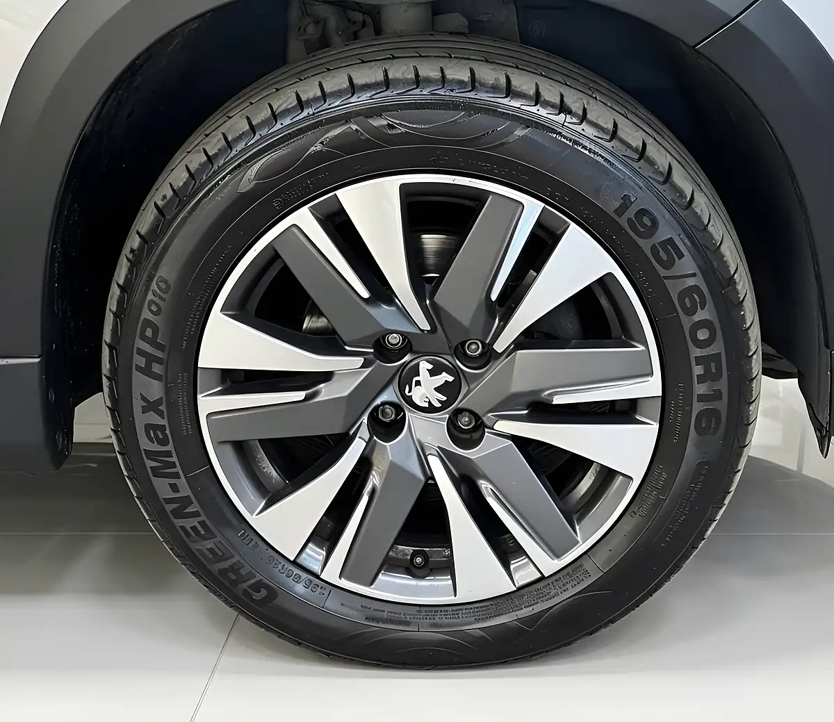 Used 2019 Peugeot 2008 Allure Grey - Interior and Exterior details 9