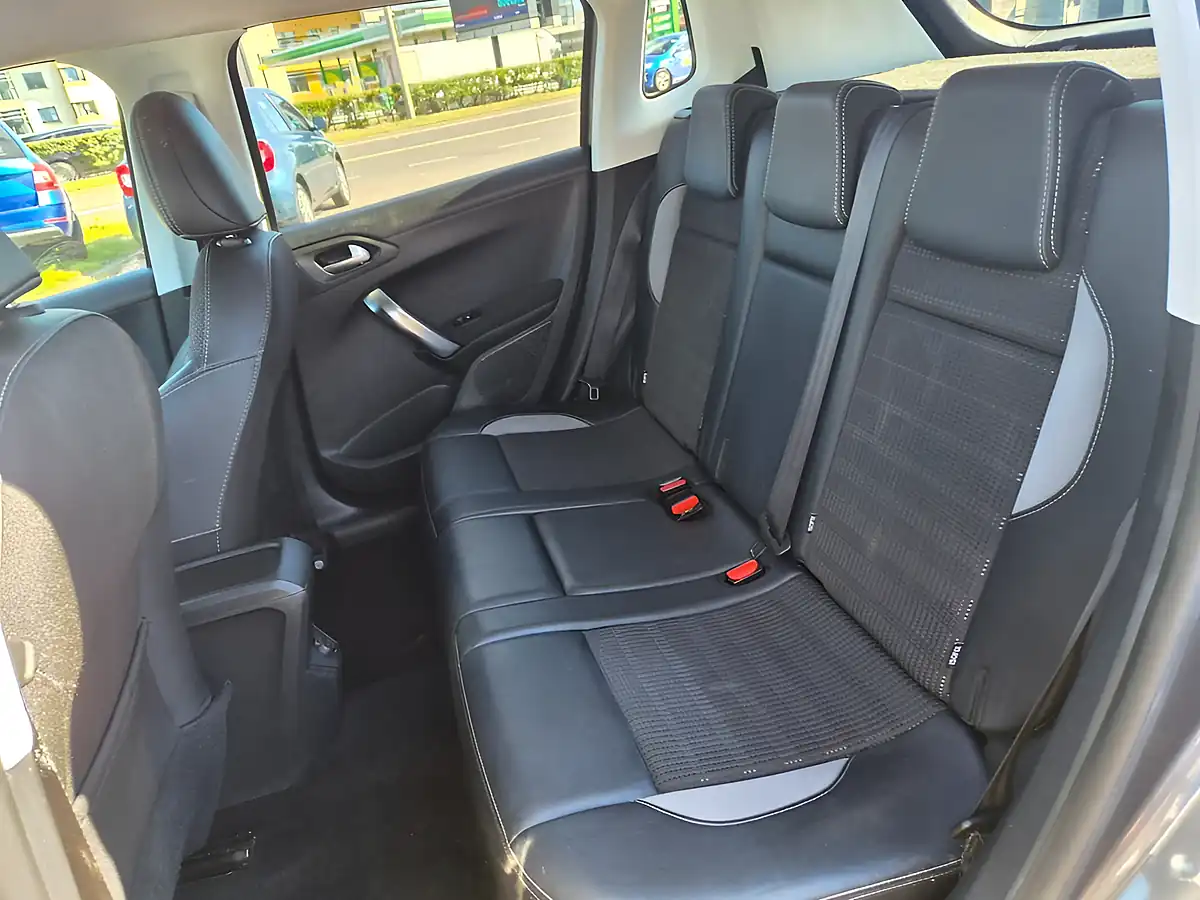 Used 2019 Peugeot 2008 Allure Grey - Interior and Exterior details 15