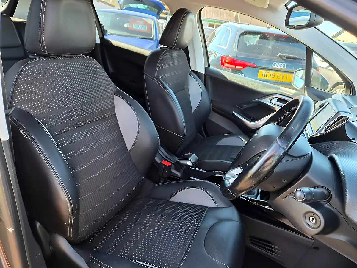 Used 2019 Peugeot 2008 Allure Grey - Interior and Exterior details 7
