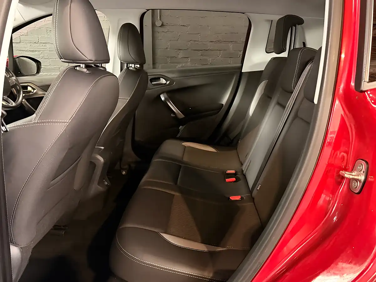 Used 2019 Peugeot 2008 Allure - Interior and Exterior details 3