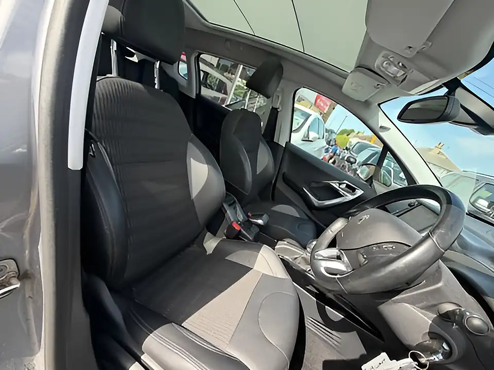 Used 2019 Peugeot 2008 Allure Premium Grey - Interior and Exterior details 8