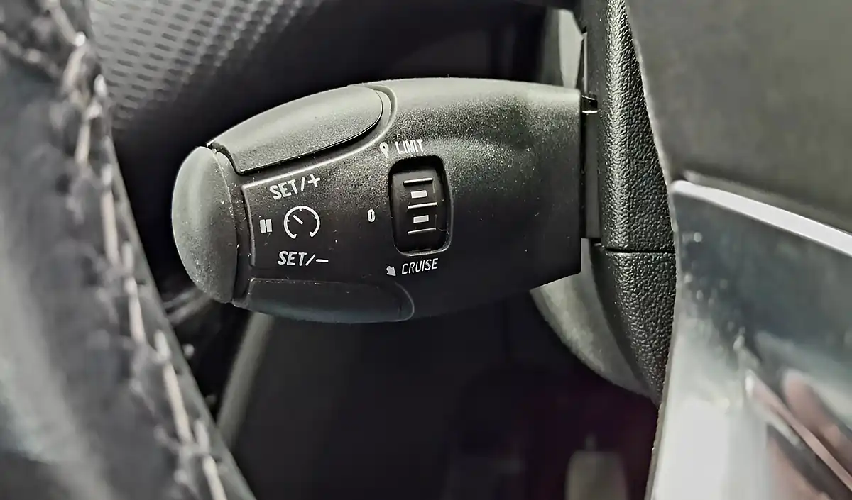 Used 2019 Peugeot 2008 Allure Premium White - Interior and Exterior details 16