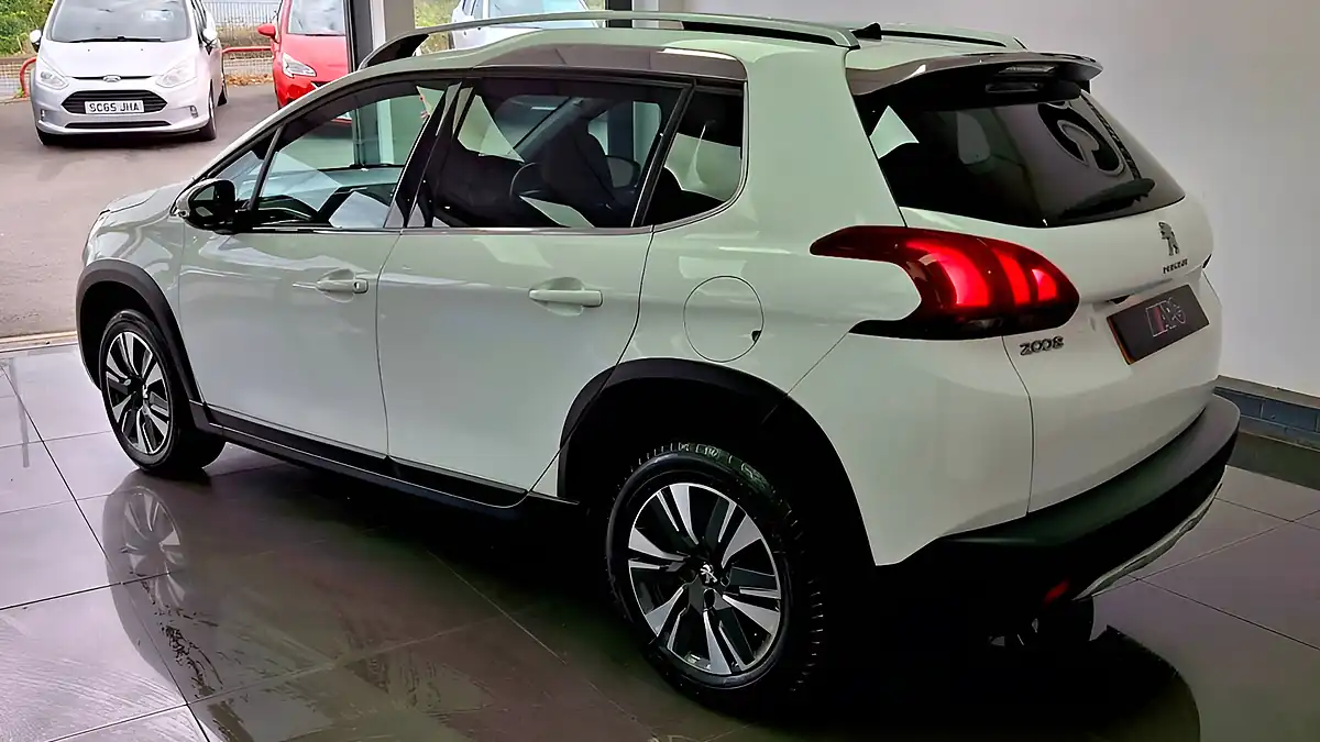 Used 2019 Peugeot 2008 Allure Premium White - Interior and Exterior details 4