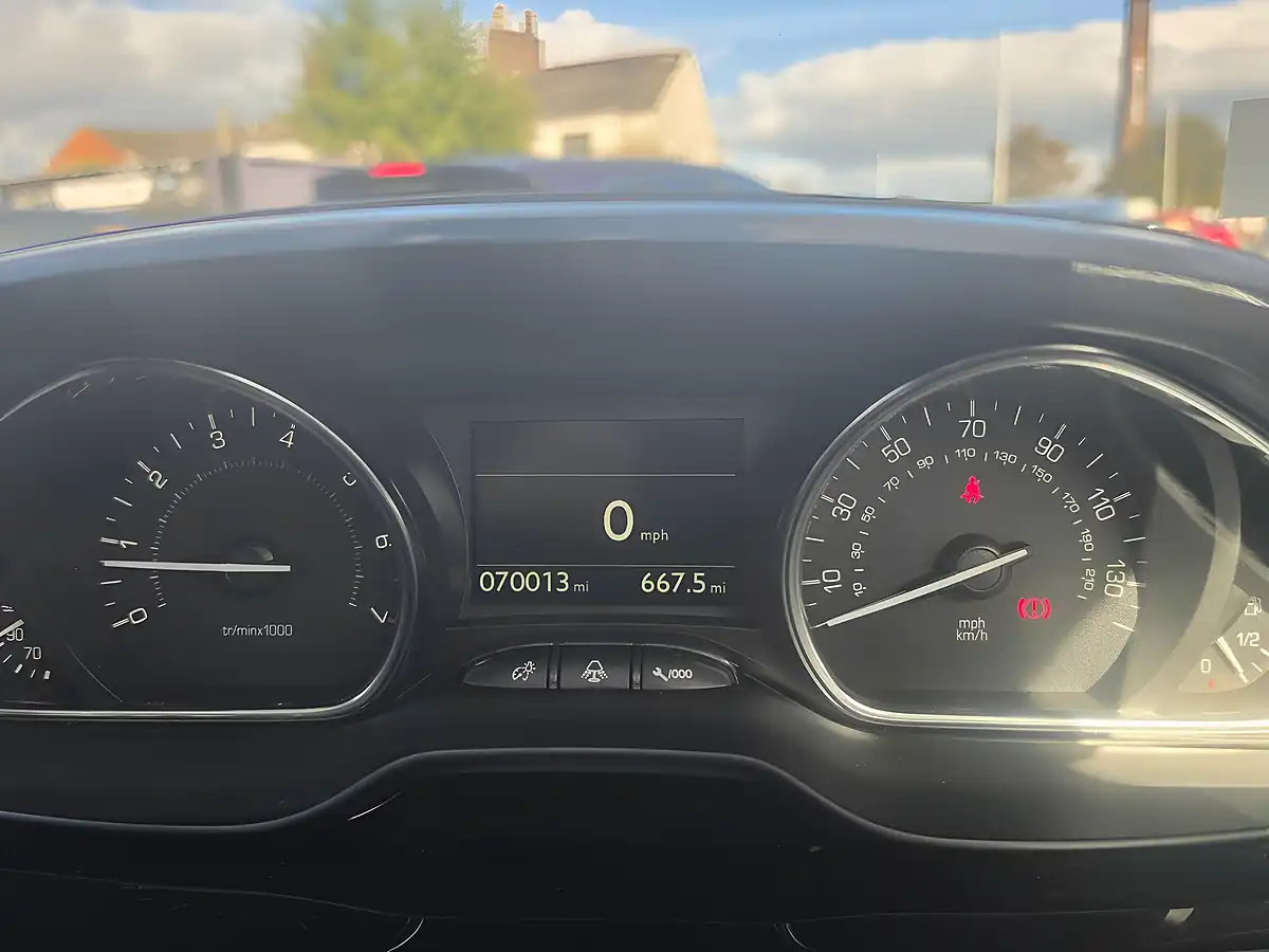 Used 2019 Peugeot 2008 Allure Premium White - Interior and Exterior details 10