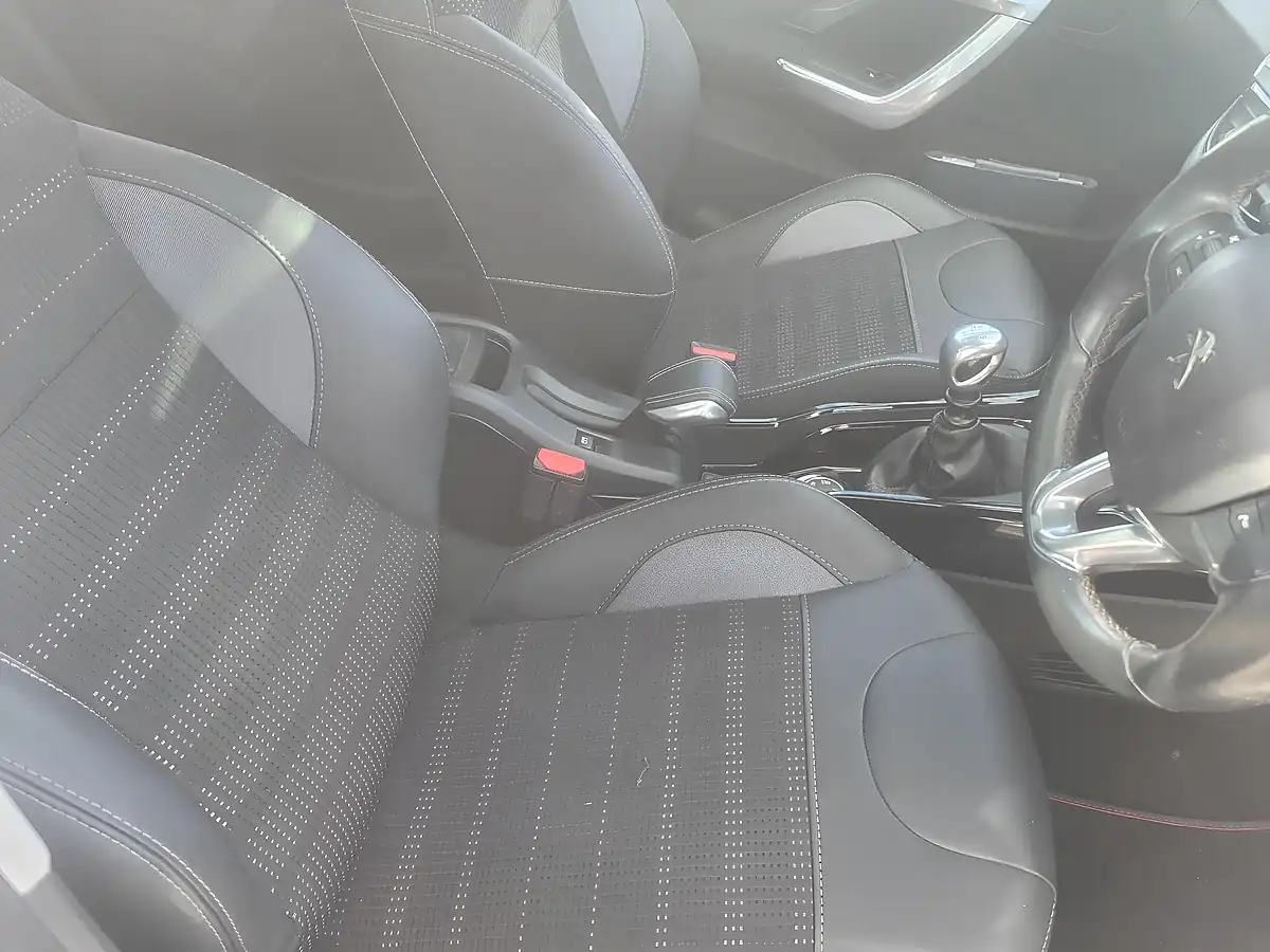 Used 2019 Peugeot 2008 Allure Premium White - Interior and Exterior details 12