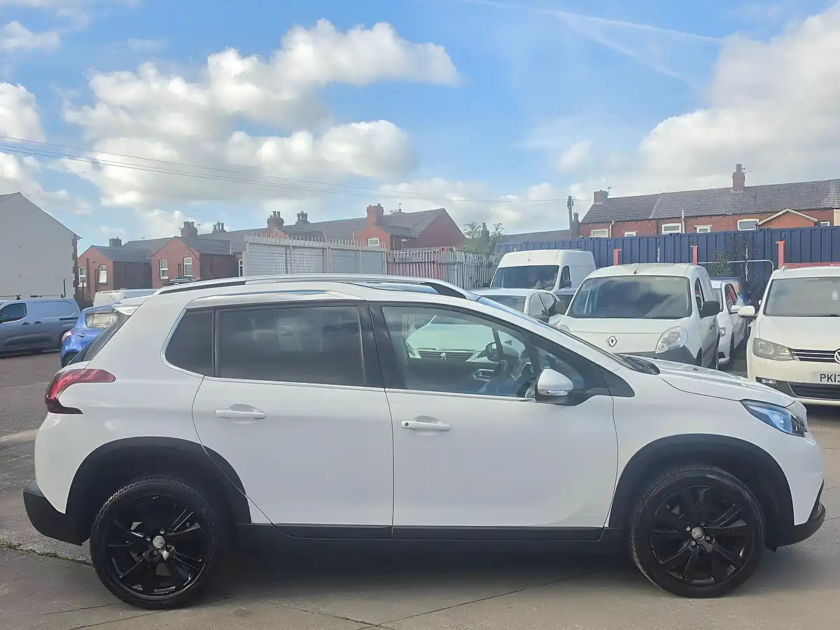 Used 2019 Peugeot 2008 Allure Premium White - Interior and Exterior details 8