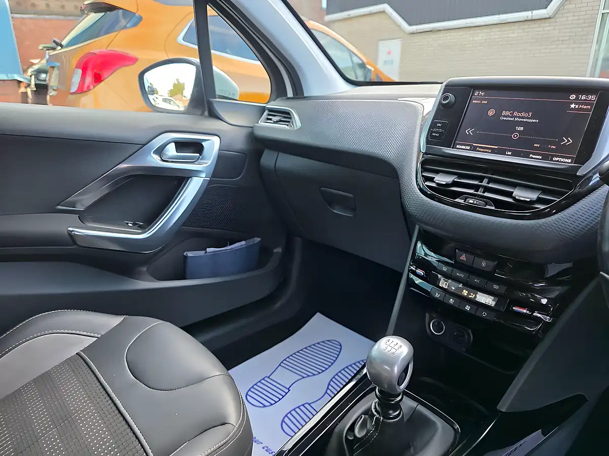 Used 2019 Peugeot 2008 Allure White - Interior and Exterior details 8