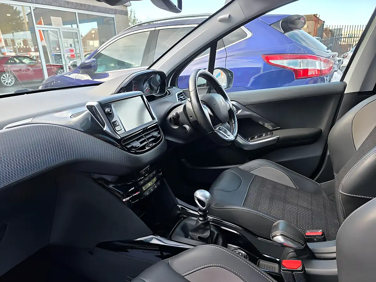 Used 2019 Peugeot 2008 Allure White - Interior and Exterior details 9