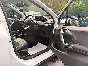 Used 2019 Peugeot 2008 Allure White - Interior and Exterior details 11