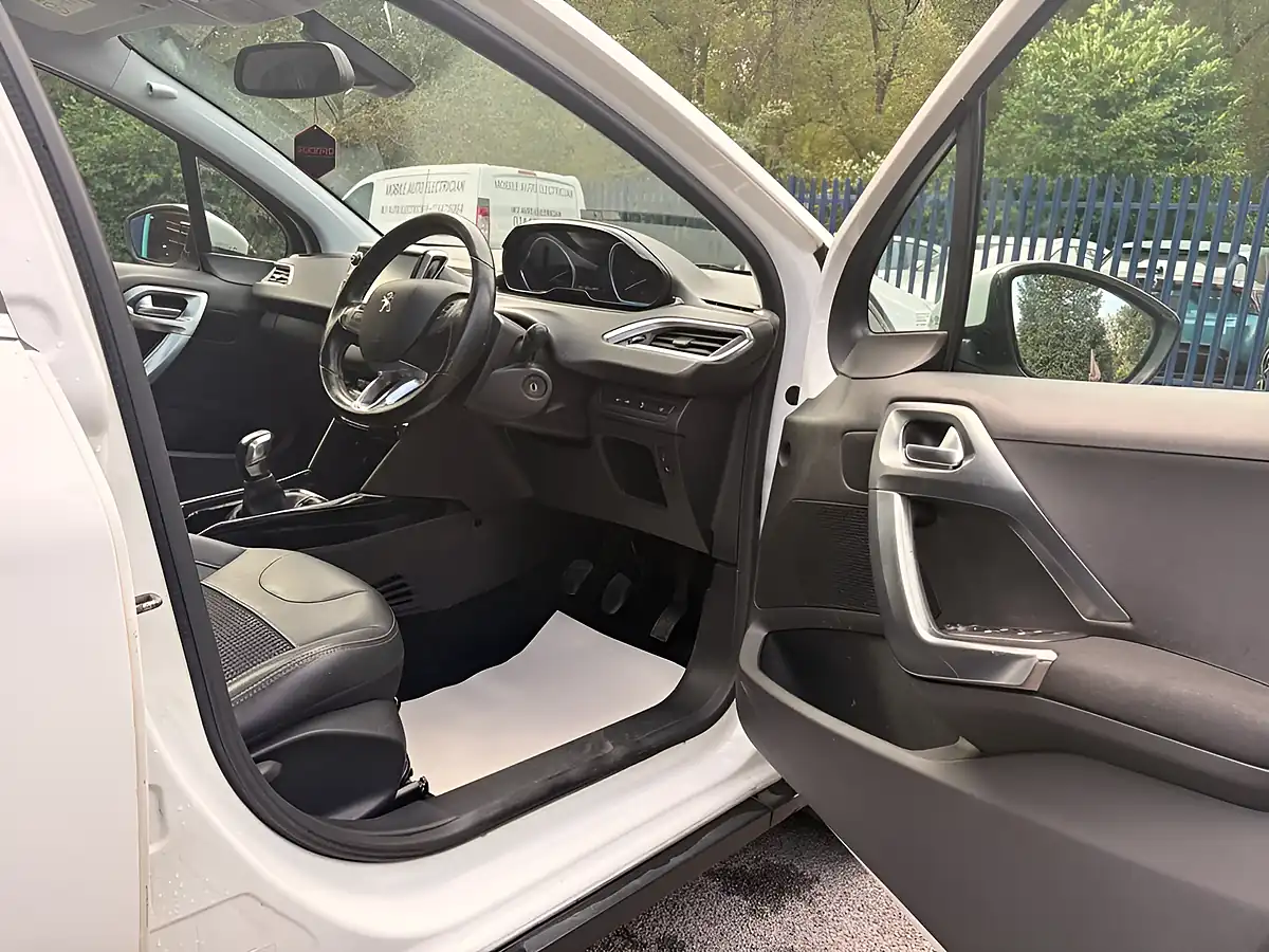 Used 2019 Peugeot 2008 Allure White - Interior and Exterior details 11