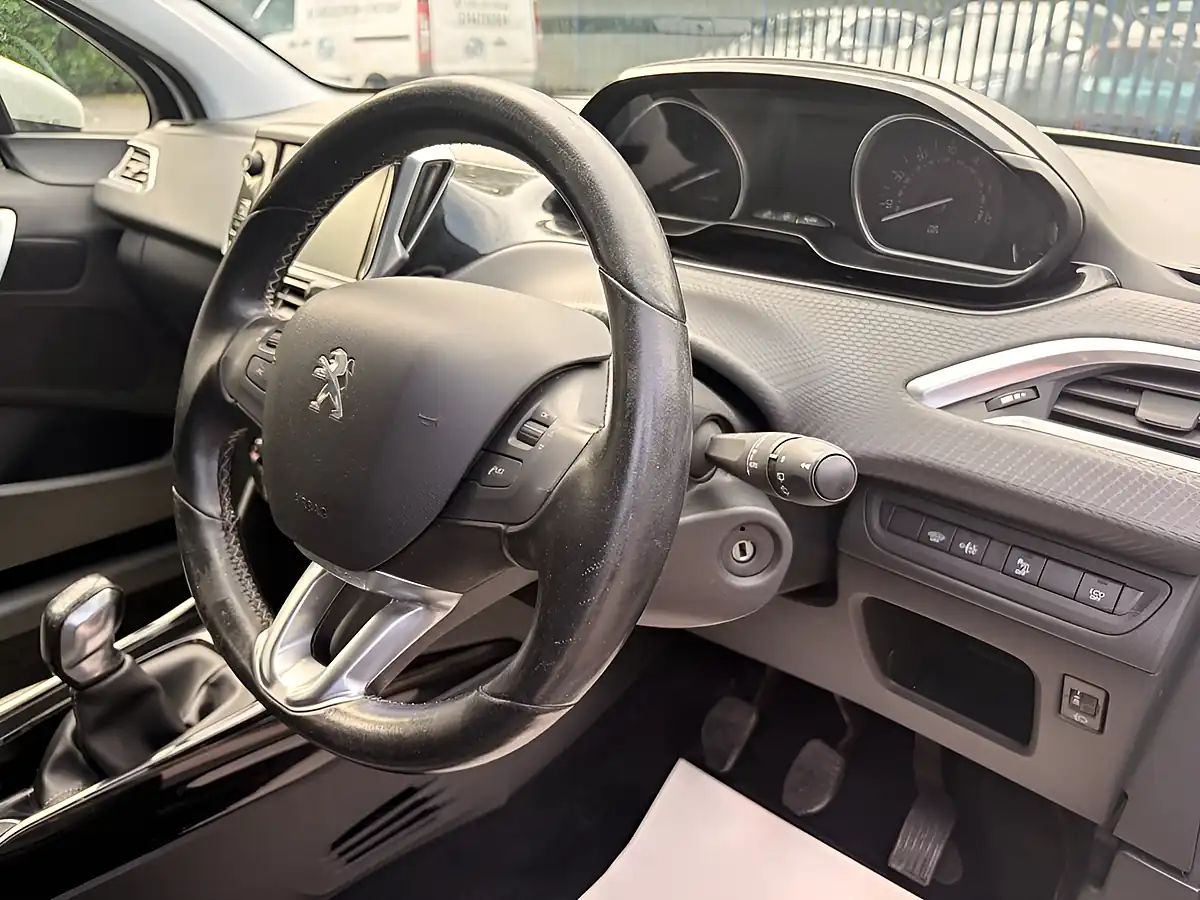 Used 2019 Peugeot 2008 Allure White - Interior and Exterior details 12