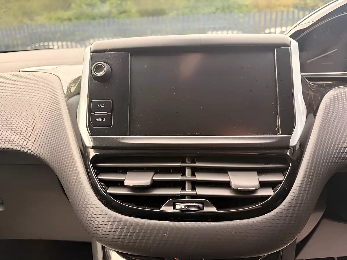 Used 2019 Peugeot 2008 Allure White - Interior and Exterior details 18