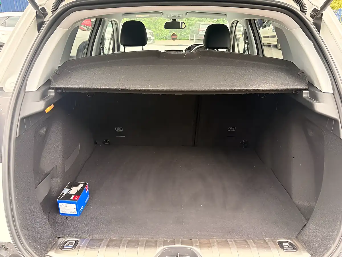 Used 2019 Peugeot 2008 Allure White - Interior and Exterior details 19