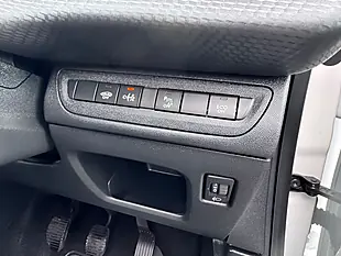 Used 2019 Peugeot 2008 Signature White - Interior and Exterior details 17