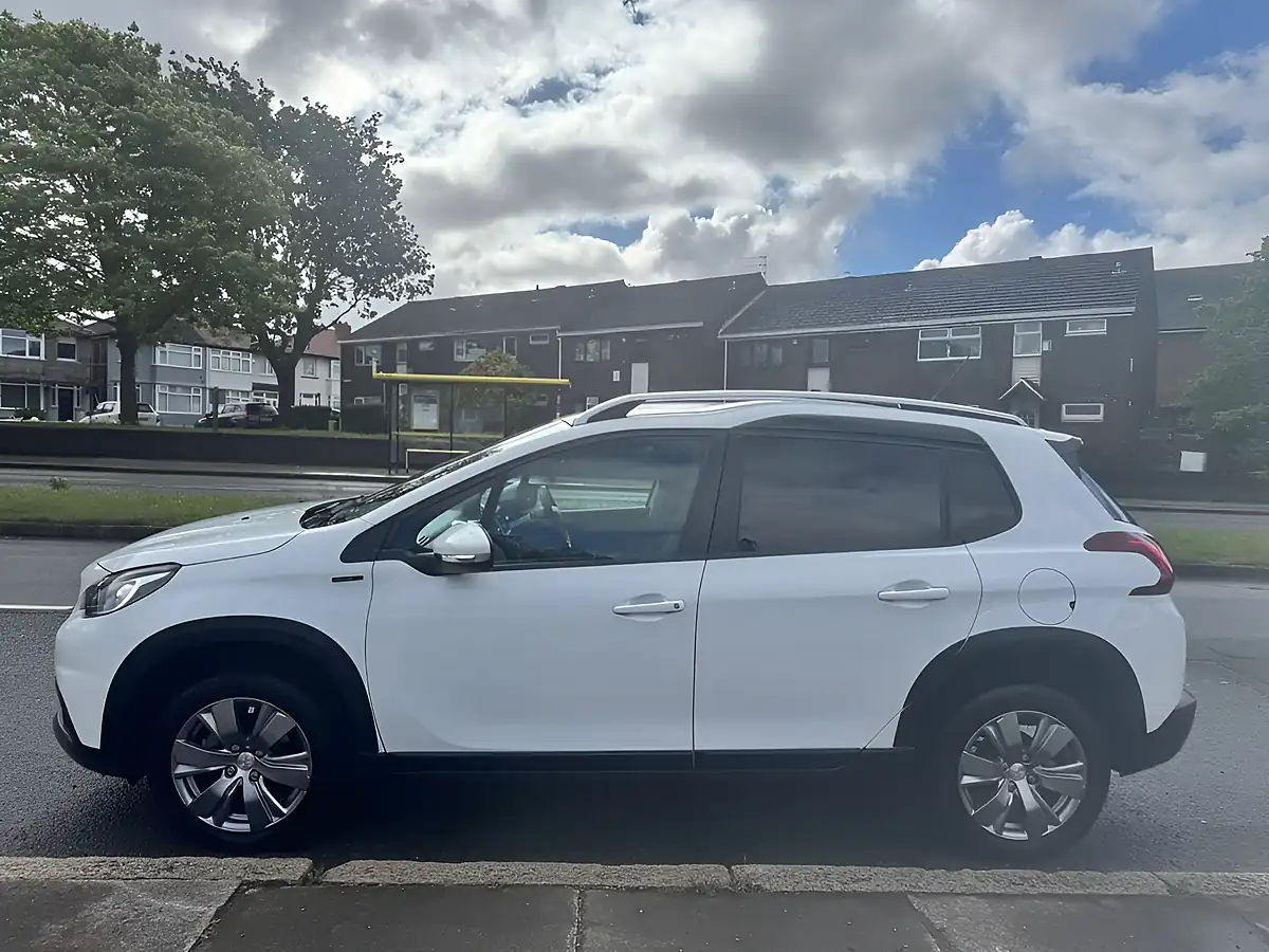 Used 2019 Peugeot 2008 Signature White - Interior and Exterior details 4
