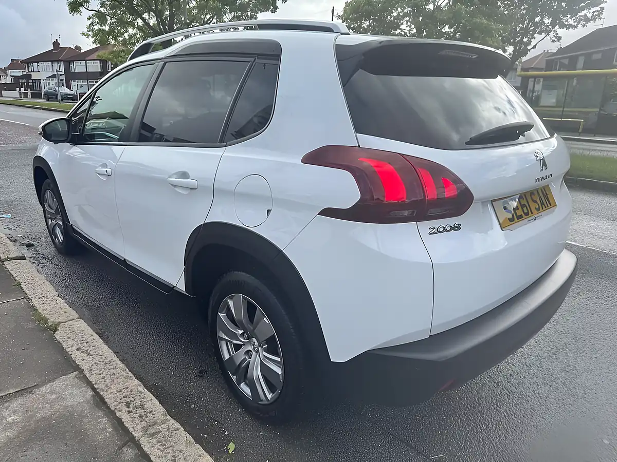 Used 2019 Peugeot 2008 Signature White - Interior and Exterior details 5