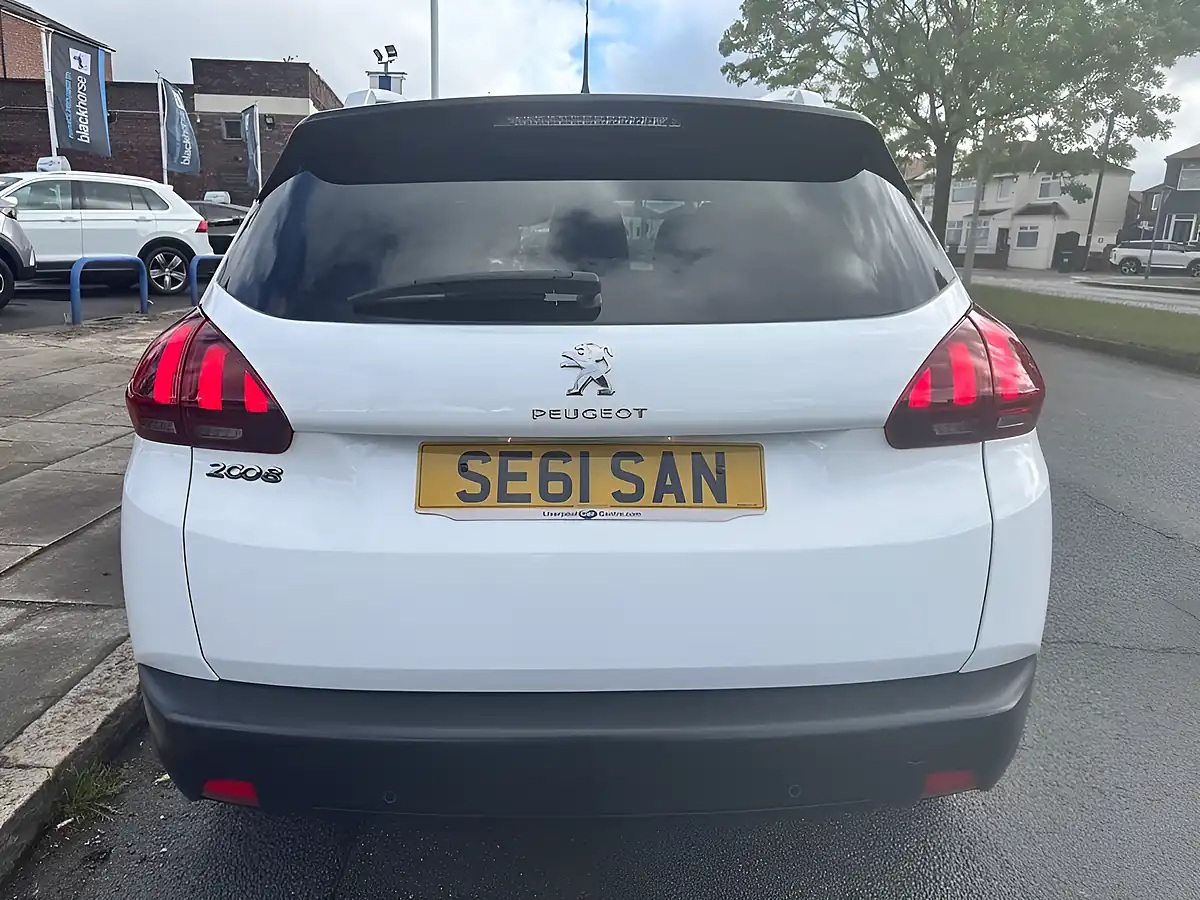 Used 2019 Peugeot 2008 Signature White - Interior and Exterior details 6