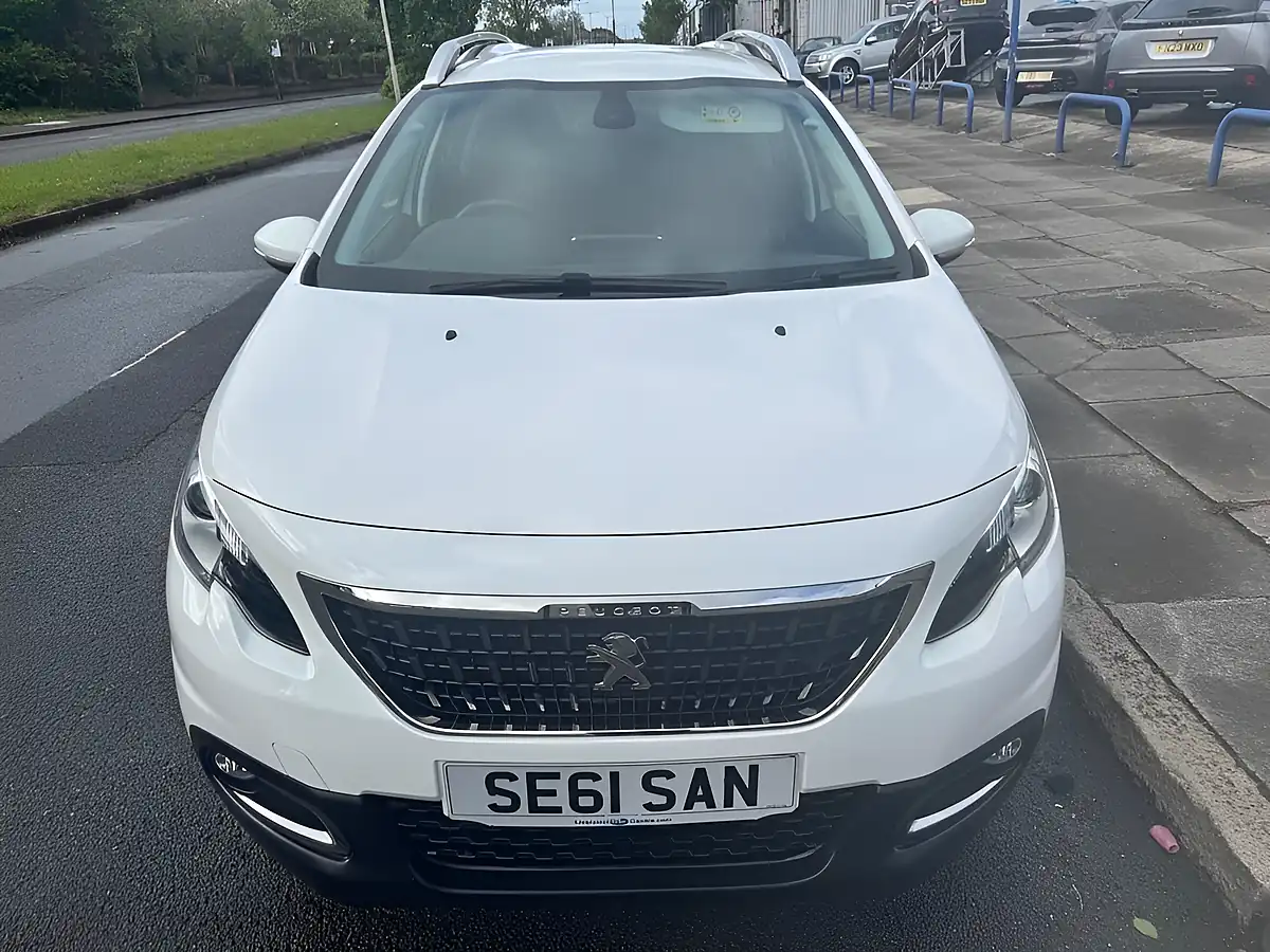 Used 2019 Peugeot 2008 Signature White - Interior and Exterior details 7