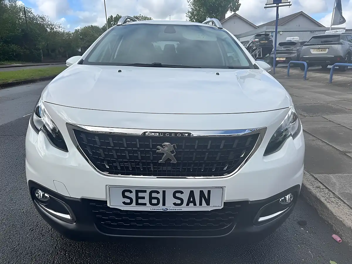 Used 2019 Peugeot 2008 Signature White - Interior and Exterior details 8