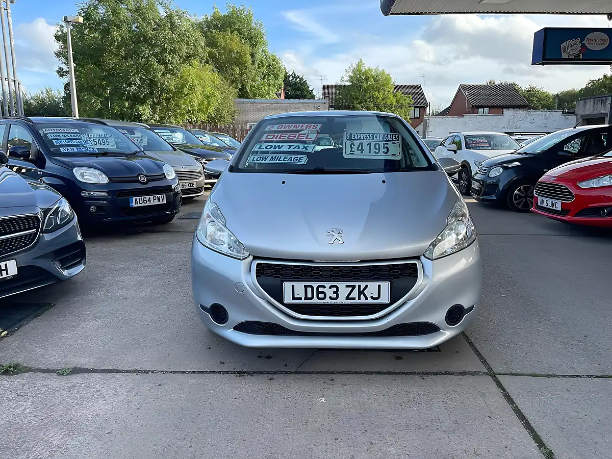 Used 2019 Peugeot 208 Access+ Silver - Interior and Exterior details 16