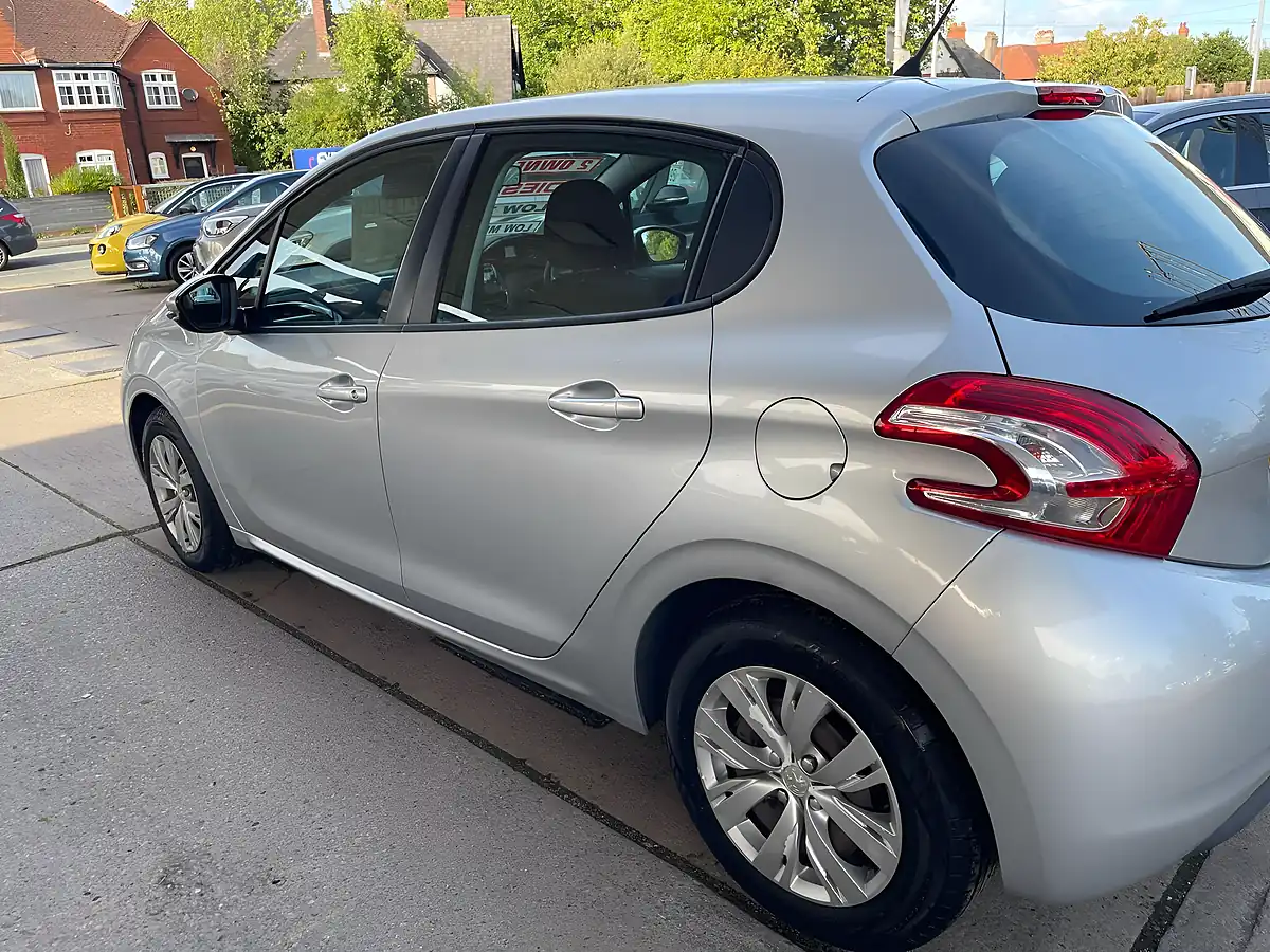 Used 2019 Peugeot 208 Access+ Silver - Interior and Exterior details 19