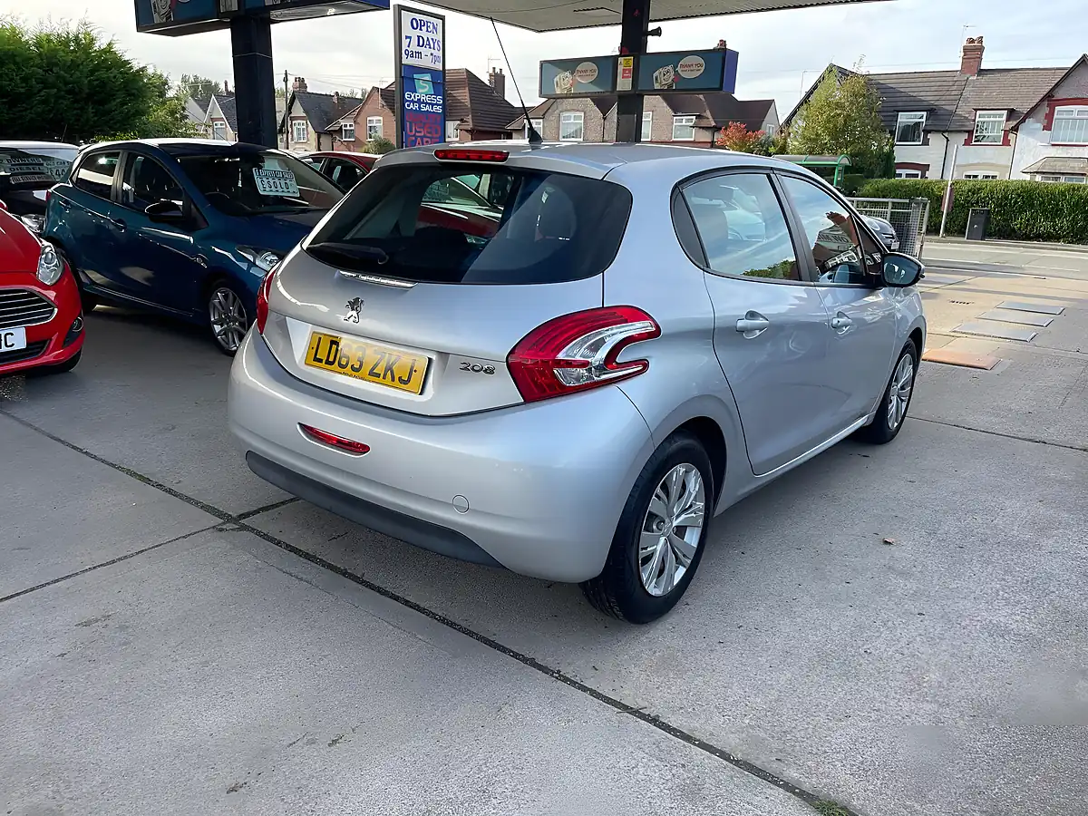 Used 2019 Peugeot 208 Access+ Silver - Interior and Exterior details 2