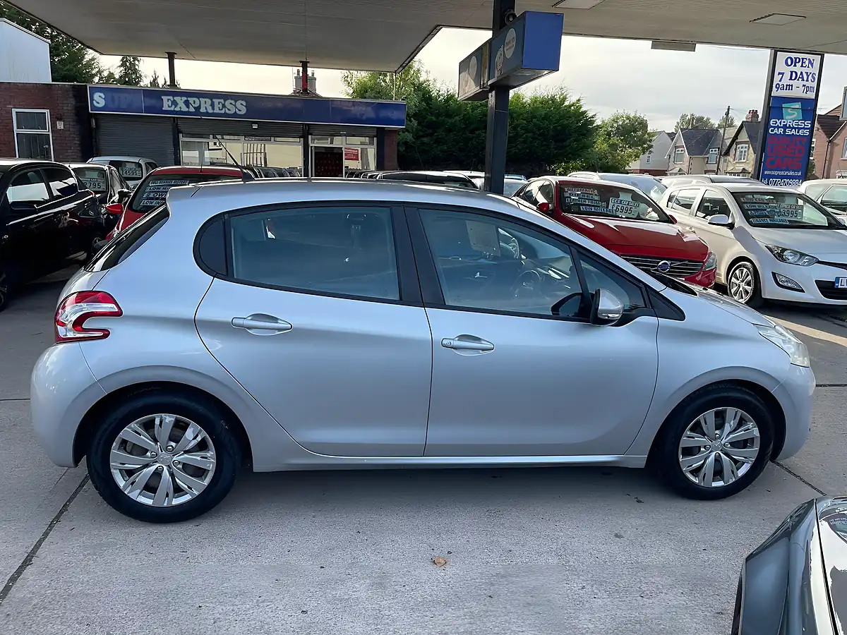 Used 2019 Peugeot 208 Access+ Silver - Interior and Exterior details 3