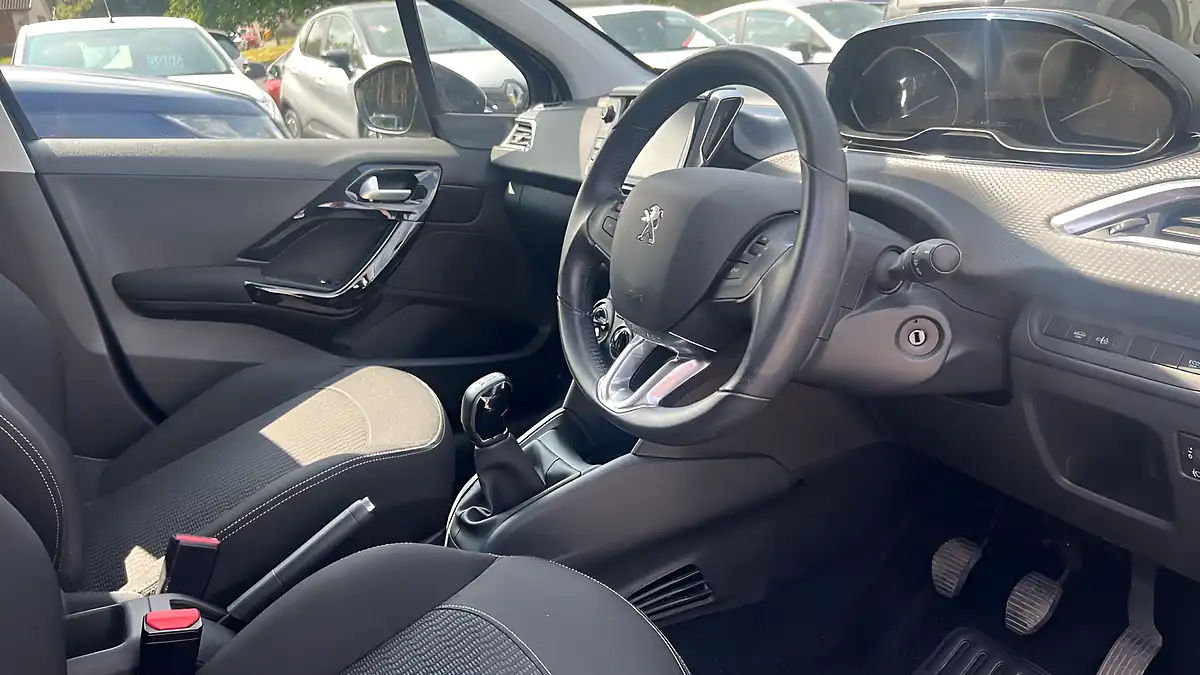 Used 2019 Peugeot 208 Active Blue - Interior and Exterior details 13