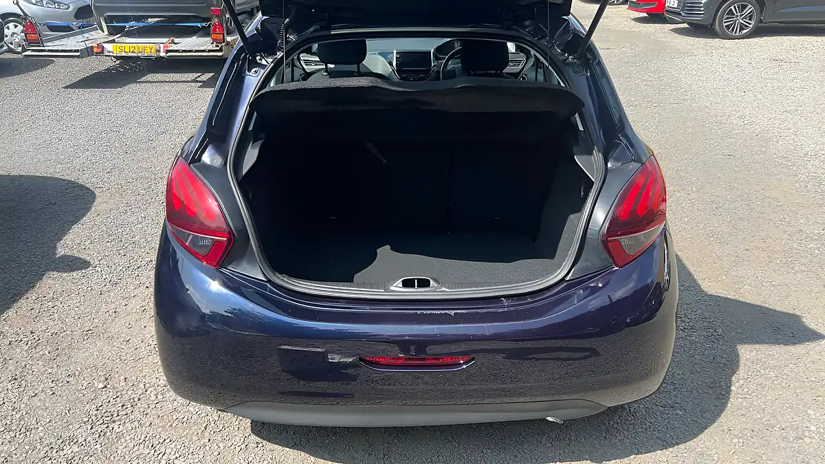 Used 2019 Peugeot 208 Active Blue - Interior and Exterior details 15