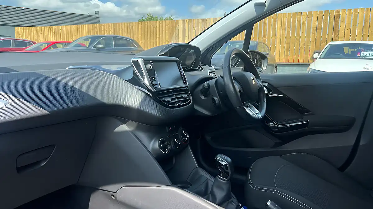 Used 2019 Peugeot 208 Active Blue - Interior and Exterior details 6