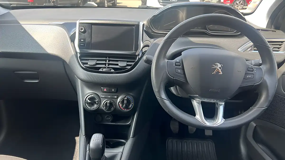 Used 2019 Peugeot 208 Active Blue - Interior and Exterior details 7